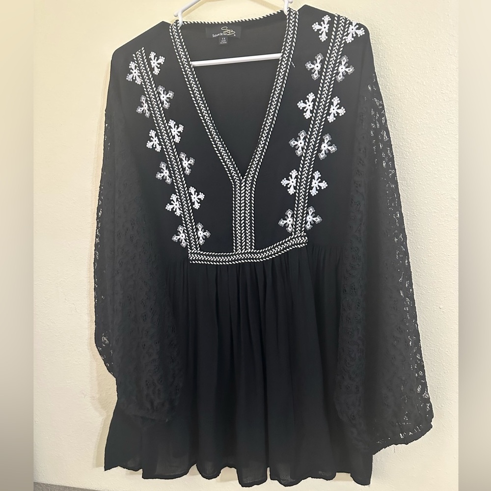 Suzanne Betro Black Embroidered bell long laced sleeves women blouse SZ 1X